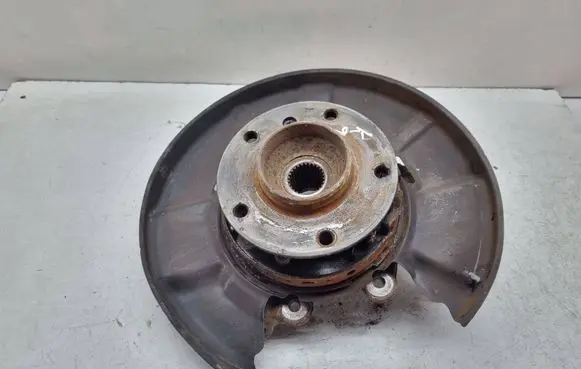 BMW 3 E90 E91 Rear wheel hub spindle/knuckle 6761579
