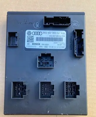 Audi A4 S4 B8 8K Wing mirror control module 8K0907063DJ