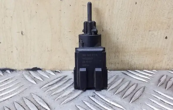 Volkswagen Touran I Brake pedal sensor switch 3B0945511A 19322007