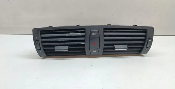 BMW 1 E82 E88 Dash center air vent grill 7059189
