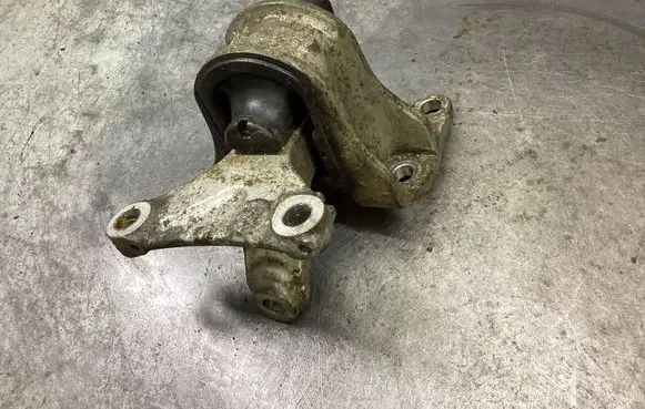 Engine mount bracket