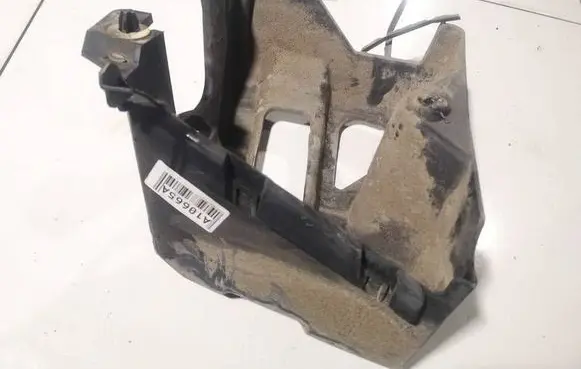 Rear bumper mounting bracket