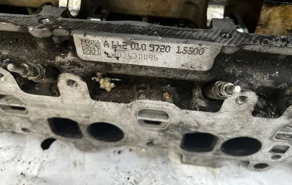 Mercedes-Benz E W212 Engine head A6420105720 6420105720