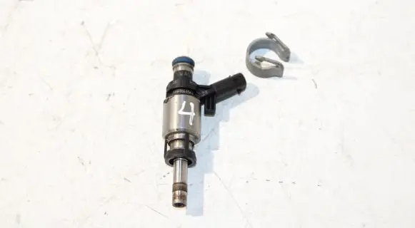 Audi A4 S4 B8 8K Fuel injector 06H906036H 0261500074