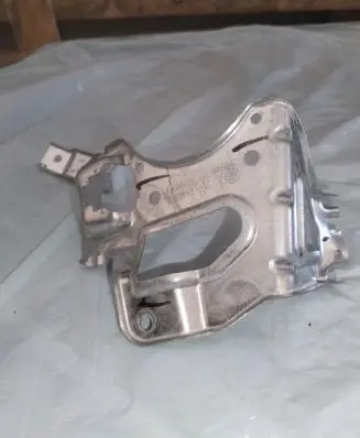 BMW 5 E60 E61 Front door exterior handle/bracket 7066042