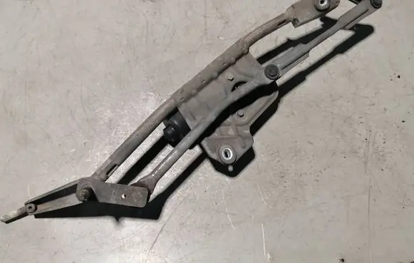 Volvo XC90 Front wiper linkage and motor 