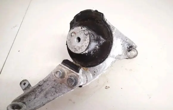 Honda Civic IX Engine mount bracket