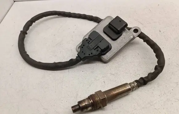 Mercedes-Benz C W205 Lambda probe sensor A0009058511 200218184701 0009058511