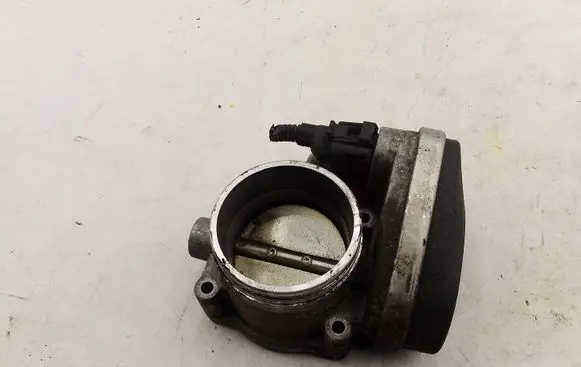 BMW 5 E60 E61 Throttle body valve 7502444