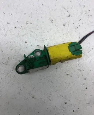 Volkswagen Golf Plus Airbag deployment crash/impact sensor 5M0909606 5WK43581