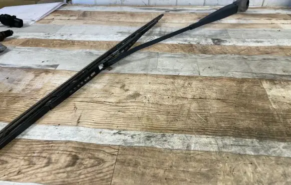 Chrysler Sebring (JS) Front wiper blade arm 05303715AB