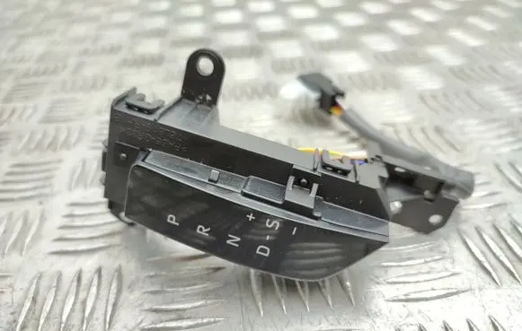 Toyota RAV 4 (XA50) Gear shift selector indicator 76L819
