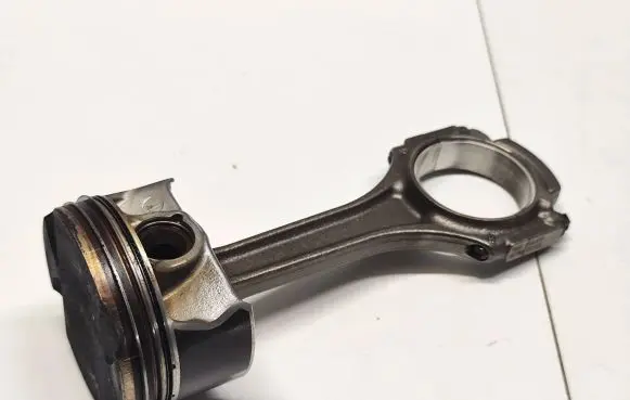 Mercedes-Benz C AMG W205 Piston with connecting rod EH220518 A17700Q06 EH224051