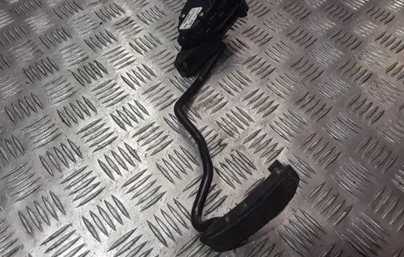 Nissan Primera Accelerator throttle pedal 18002AU410