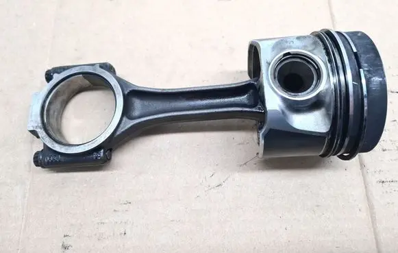 Skoda Superb B6 (3T) Piston with connecting rod 038J