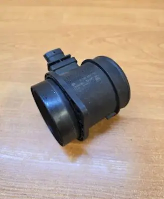 Volvo XC70 Mass air flow meter 30677999 12162300 0281002730