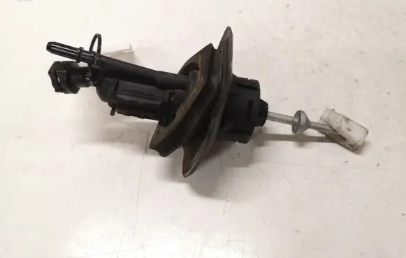 Mazda 5 Clutch master cylinder T050915