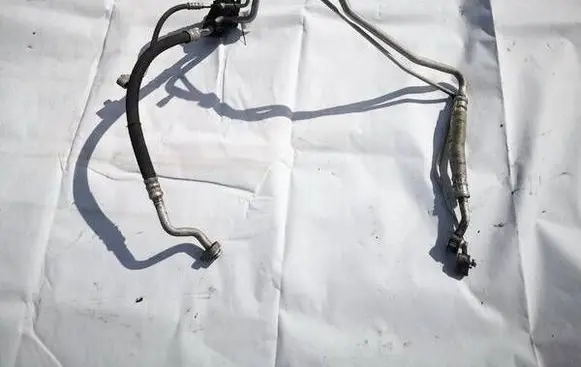 Volkswagen Tiguan Air conditioning (A/C) pipe/hose 5N0820743D