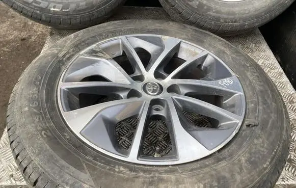 Toyota RAV 4 (XA40) R17 alloy rim 