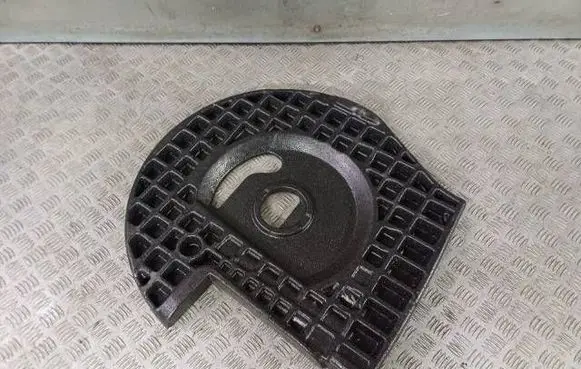 Skoda Yeti (5L) Spare wheel section trim 5L6863957B