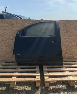 Nissan Navara D40 Front door