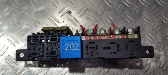 Volkswagen PASSAT B5.5 Fuse box set 8l0941822a
