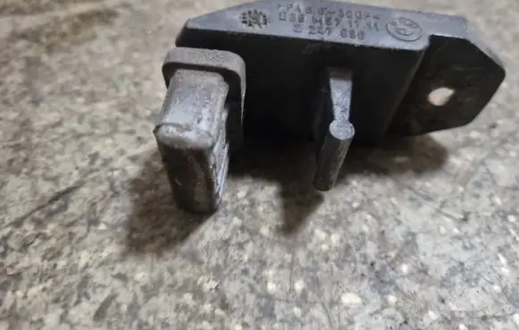 Radiator support slam panel bracket