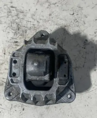 BMW 5 F10 F11 Engine mount bracket 6777371