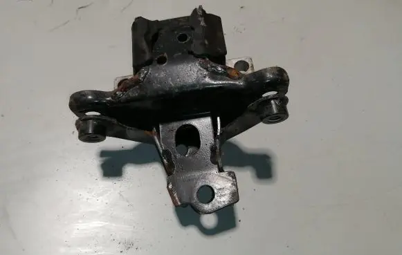 Skoda Fabia Mk1 (6Y) Engine mount bracket