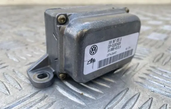 Volkswagen Golf V ESP acceleration yaw rate sensor 1K0907655B U974J26A93 10098503194