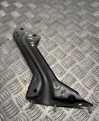 Audi Q5 SQ5 Fender mounting bracket 8R0821135