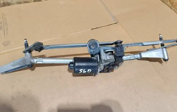 Volvo S60 Front wiper linkage and motor