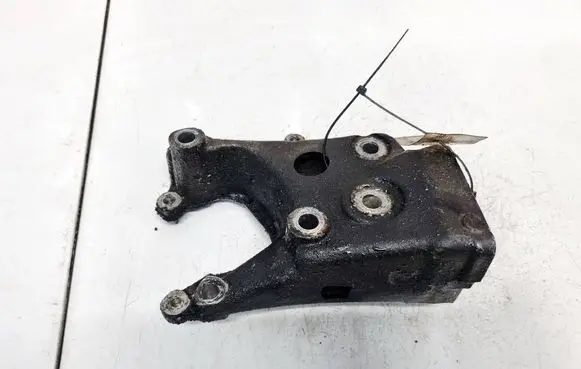 Citroen C5 Engine mounting bracket