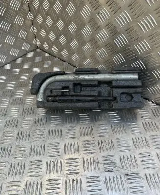 Volkswagen Caddy Tool set 2K5012113A 2K0012219