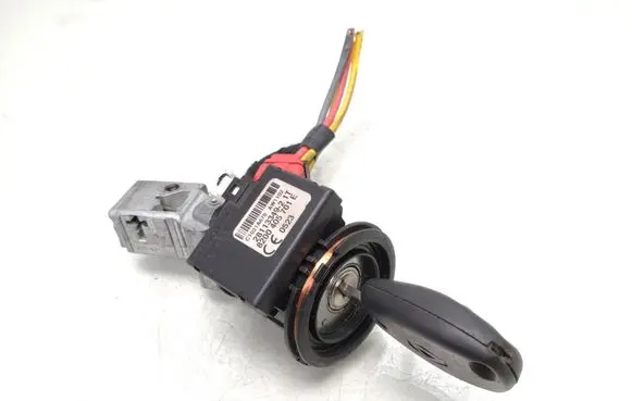 Renault Kangoo II Ignition lock 8200405701E N0502060 E154554