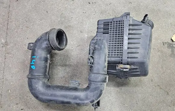 Hyundai i40 Air filter box 281103Z300