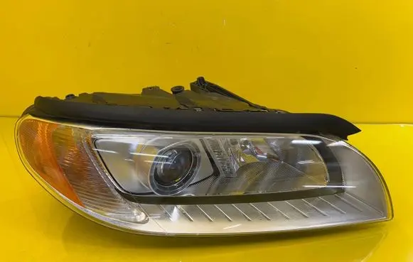 Volvo V70 Headlight/headlamp 31214348