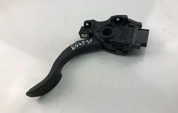 Volvo V60 Accelerator throttle pedal bracket 31329058