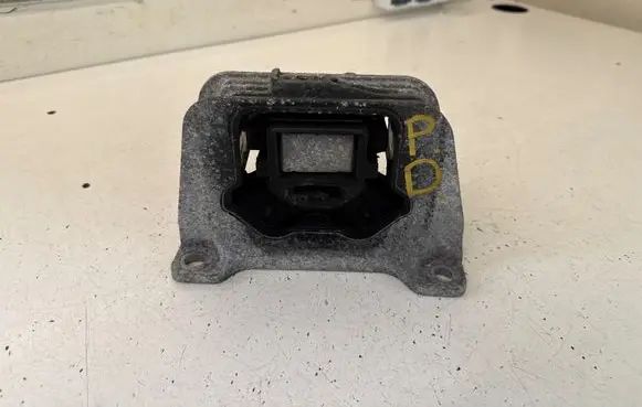 Renault Master III Engine mount bracket 112108180R
