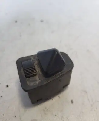 BMW 5 E39 Wing mirror switch 8373691