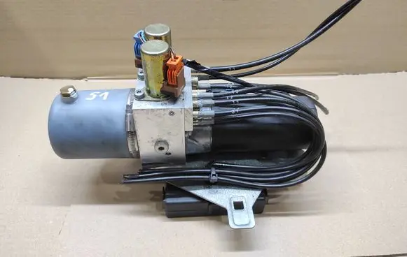 Renault Megane II Convertible roof hydraulic pump 8200149739 40505487 E84919603