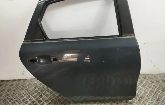 KIA Ceed Rear door