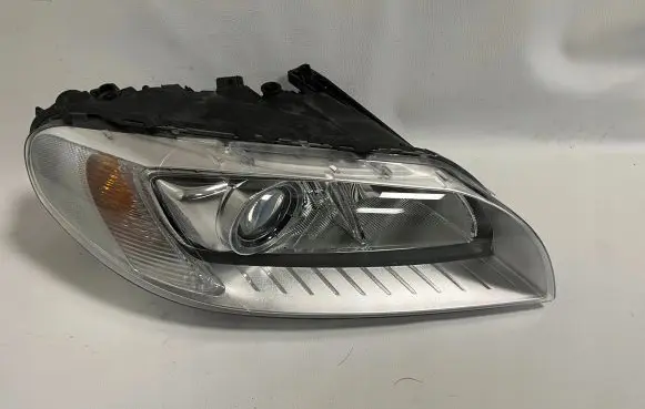 Volvo V70 Headlight/headlamp