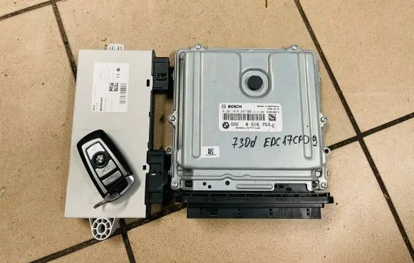 BMW 7 F01 F02 F03 F04 Engine control unit/module 8516753 0281018297