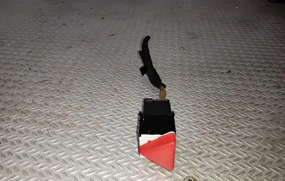 Volkswagen Jetta V Hazard light switch