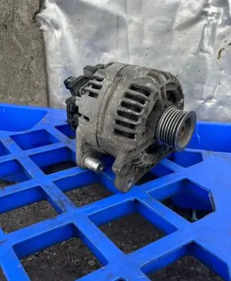 Volkswagen Golf V Generator/alternator 03c903023d