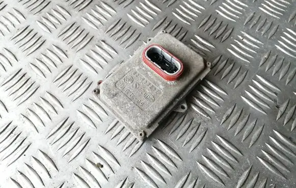 Opel Astra H Headlight ballast module Xenon 13210773 5DF00870421