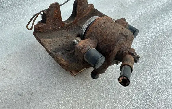Volkswagen PASSAT B6 Front brake caliper