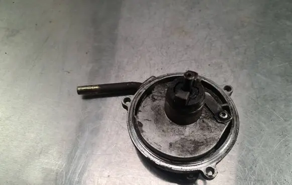 Mercedes-Benz C W203 Vacuum pump A6682300165