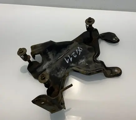 Mercedes-Benz E W211 Pneumatic air compressor holding bracket A2113200543 ZGS007 2113200543